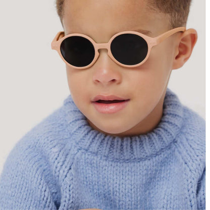 Compra las Gafas Izipizi Baby #D 2026 en Mano de Santa. Lentes polarizadas cat. 3, montura elástica y 100% protección UV para bebés de 0 a 3 años. ¡Seguridad y estilo!