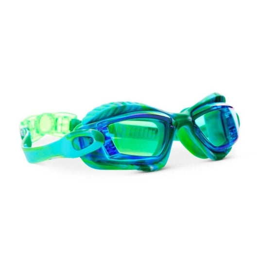 Conviértelo en el accesorio favorito del verano con las gafas de natación Bling2o Gafas de natación EXPLORE-BLUE SPLASH. Diseñadas para peques a partir de 6 años, estas gafas no solo protegen los ojos, ¡también roban sonrisas! Su diseño alegre con detalles super salvajes las convierte en el complemento ideal para disfrutar en la piscina, la playa o en las clases de natación.