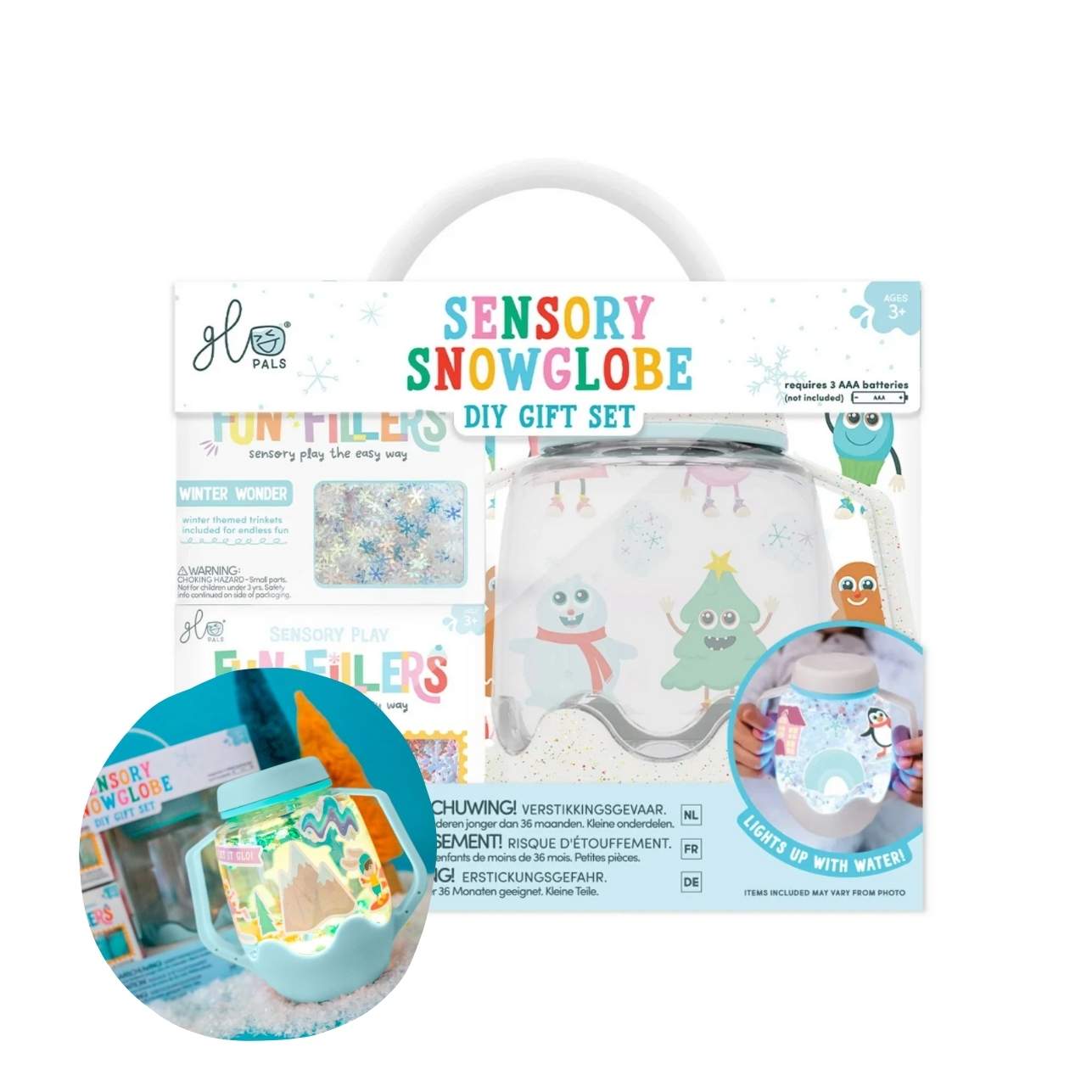 Glo Pals – Kit Jarra Sensorial de Invierno con Luces y Pegatinas ❄️
¡Una bola de nieve mágica que tú creas con tus propias manos!

Incluye jarra blanca con sistema de luces que se activa al añadir agua 💧

2 packs de relleno con temática invernal: confetti, bastones de caramelo, estrellitas y más 🎄

3 hojas de pegatinas reutilizables: casas nevadas, pingüinos, muñecos de nieve, montañas... ⛄

Solo necesitas agua del grifo para empezar la magia 🪄