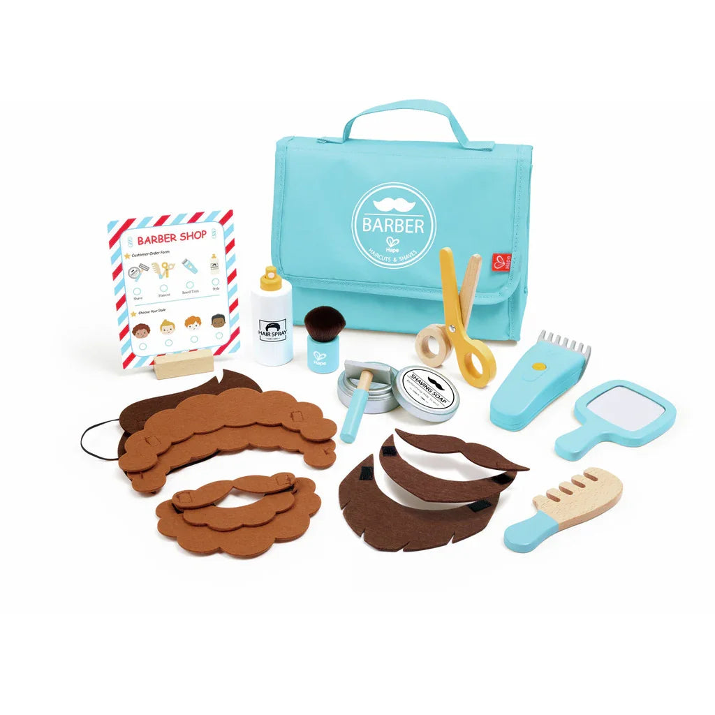 Da rienda suelta al peluquero que tu hijo lleva dentro con el Juego de Salón de Belleza. Con herramientas realistas como un cortapelos eléctrico con efectos de sonido, tijeras y pelo de fieltro DIY, este set de juego inspira la creatividad y los juegos de rol imaginativos. Es perfecto para desarrollar las habilidades motoras, la confianza y la interacción social, a la vez que convierte el corte de pelo en una experiencia divertida.
