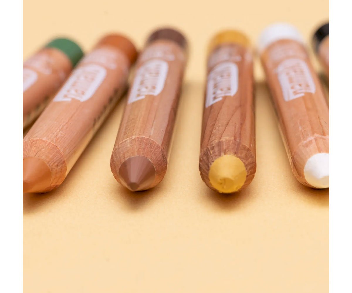 Pack de 6 Lápices de Maquillaje Munido salvaje – Namaki

Edad recomendada: A partir de 3 años
Medidas: 1,5 x 8 x 13 cm
Contenido: 6 lápices (vende, marrón , amartillo, nesto, dorado y blanco)