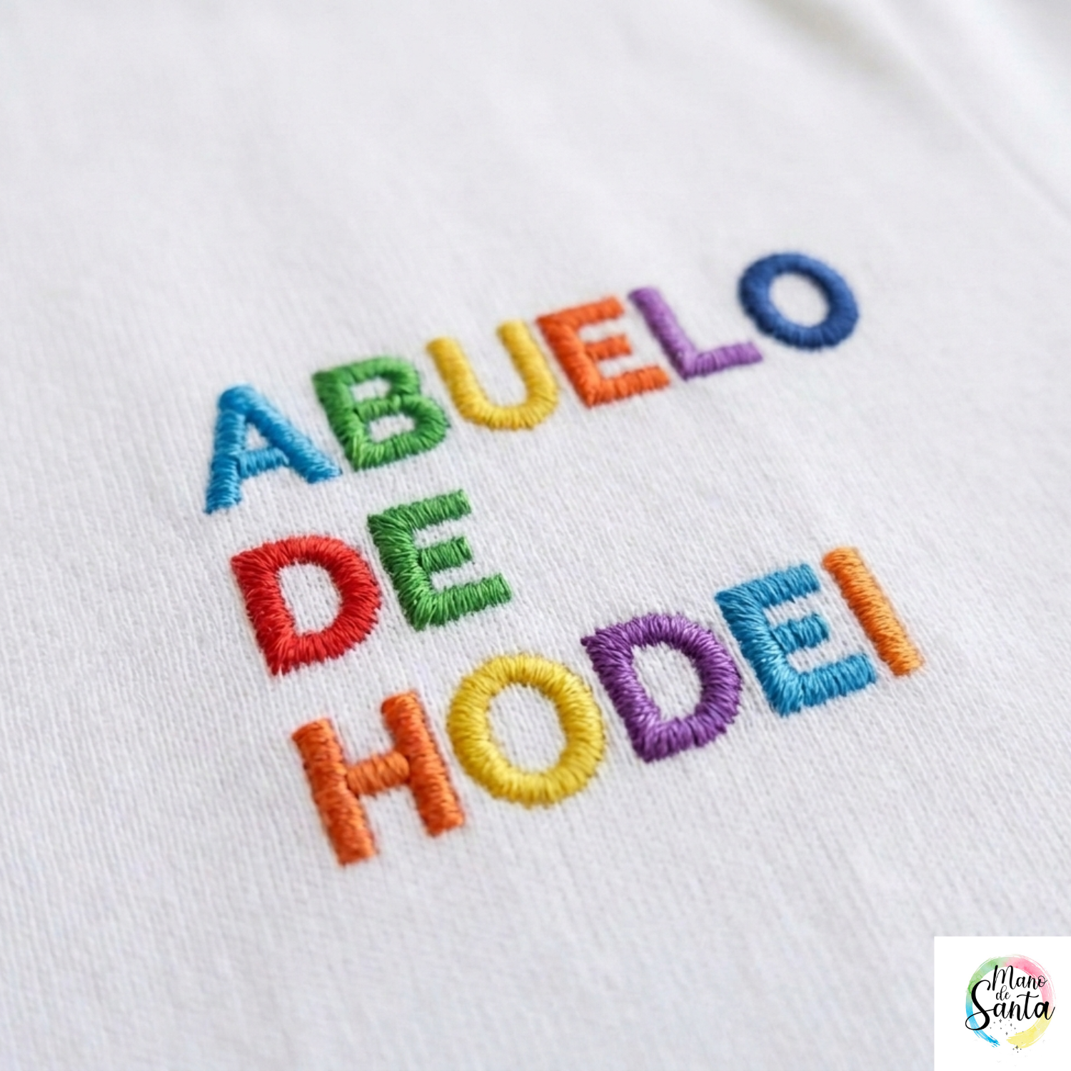 ompra la camiseta personalizada para abuelo con diseño arcoíris multicolor en Mano de Santa. Un regalo emotivo, cómodo y de alta calidad para los mejores abuelos. ¡Personalízala hoy!