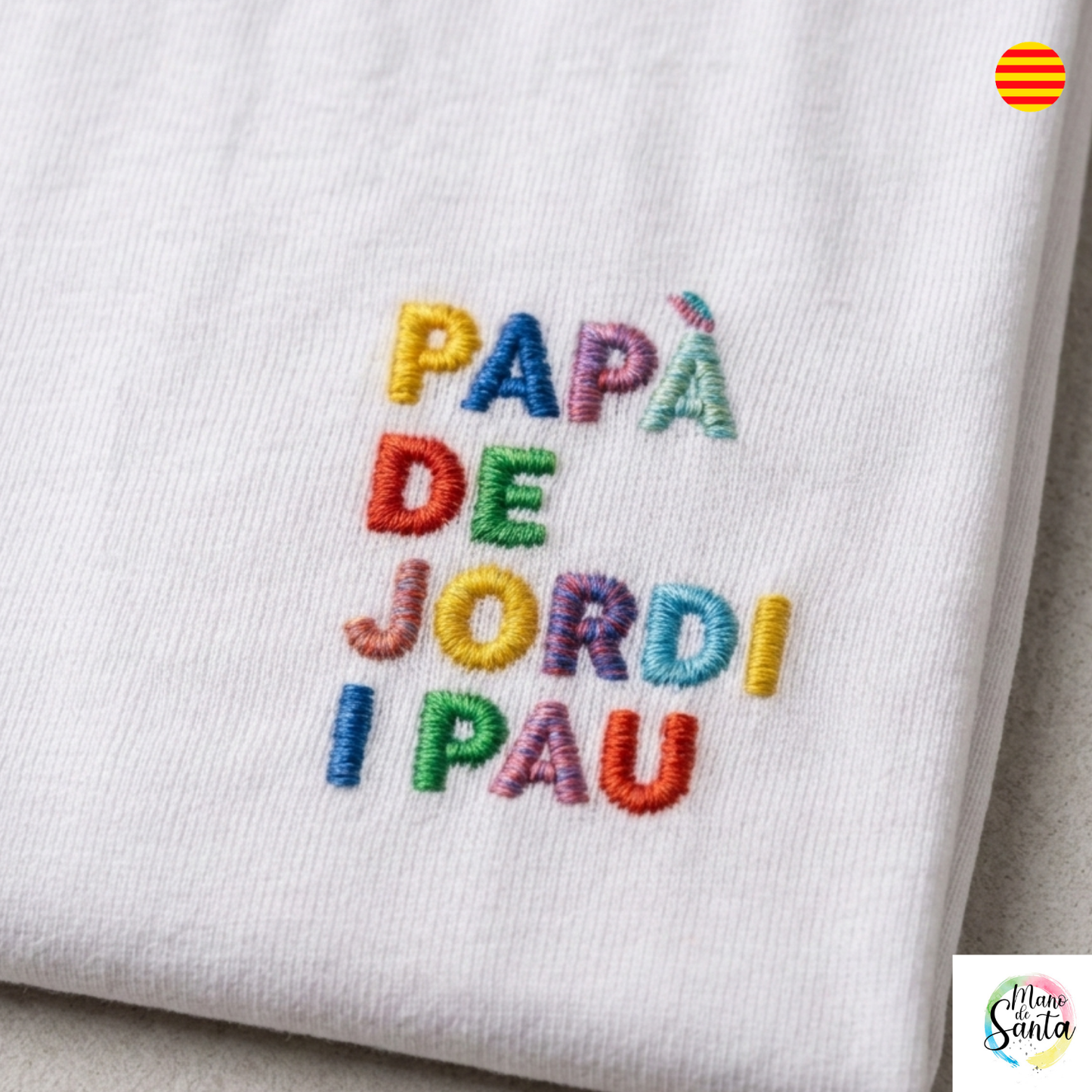 Camiseta Personalizada para Papà EN CATALÁN – El Regalo Perfecto con Bordado Único ✨

🧵 Bordado de Alta Gama: Personalización "Papà de (Nombre/s de los peques)" con relieve y acabado multicolor premium. Los colores de las letras son ALEATORIOS en la gama ARCOIRIS (Colores brillantes: verde, naranja, azul, rojo, morado, amarillo, gris...)

es siempre en MAYÚSCULAS.
