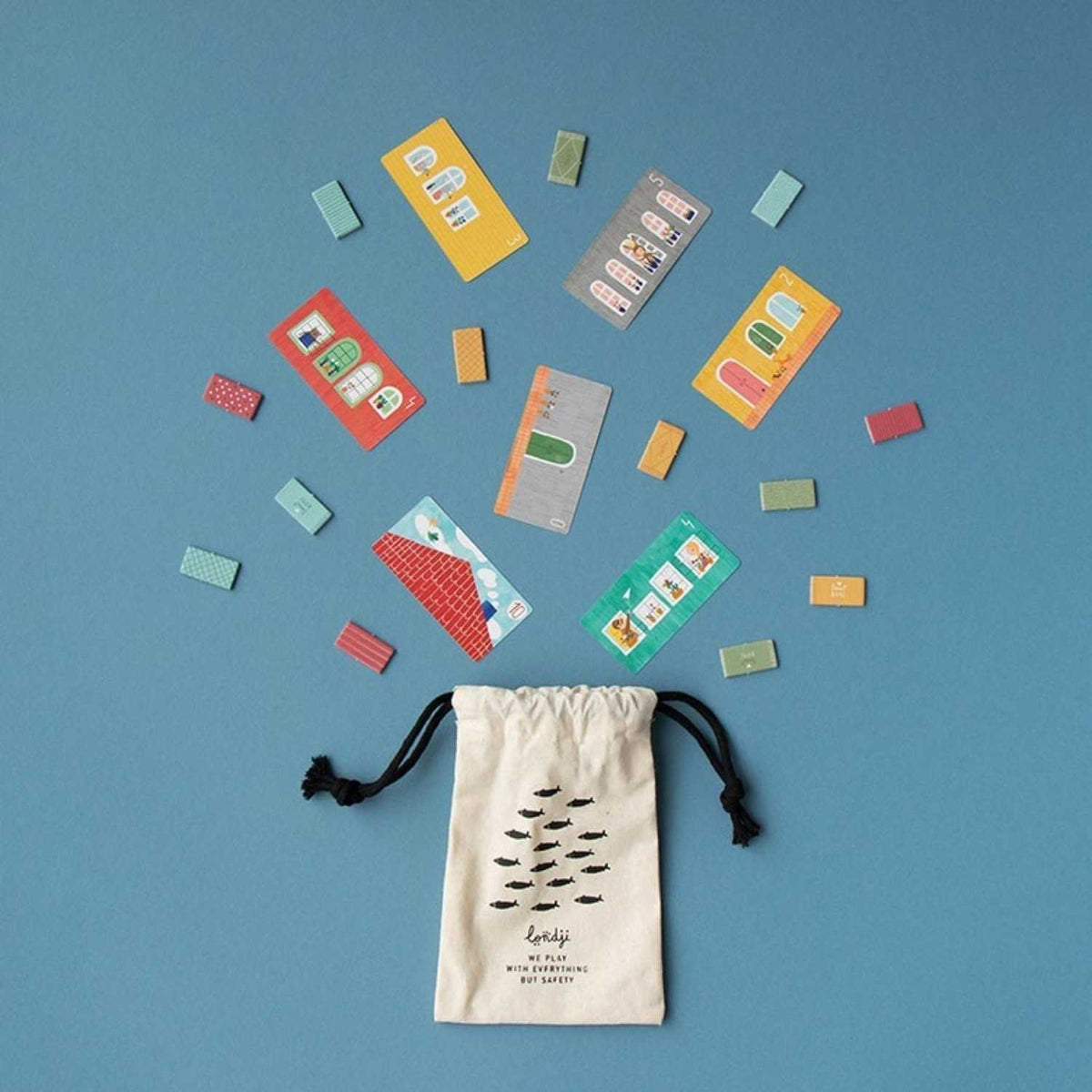 Descubre Card Game - HOME, SWEET HOME!, el juego de cartas de cálculo mental para construir casas a partir de 7 años. Fabricado en Barcelona con papel FSC.