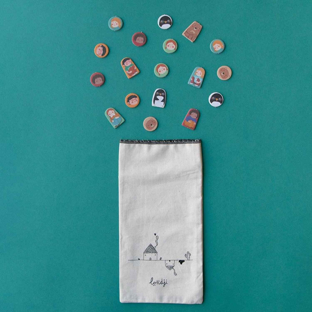 Compra Family Game - HIDE &amp; SEEK: el juego de mesa del escondite para 3 a 6 jugadores desde 5 años. Fabricado en Barcelona con materiales sostenibles.