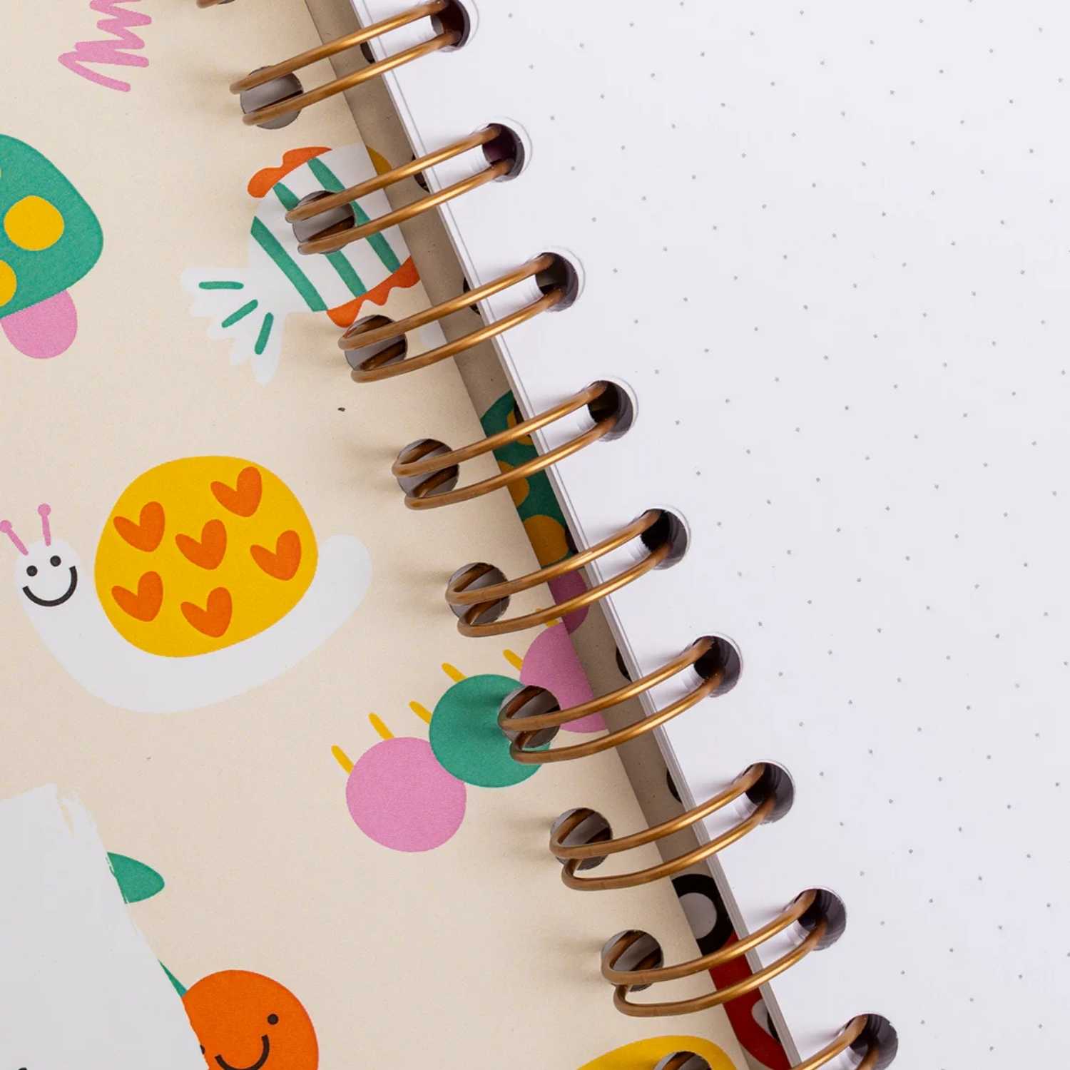 Libreta "Profe gracias por hacerme sentir capaz" con tapa dura y 200 páginas de puntos. Papel de alta calidad (90g) y diseño emotivo. El regalo ideal para agradecer la labor de un profesor especial.