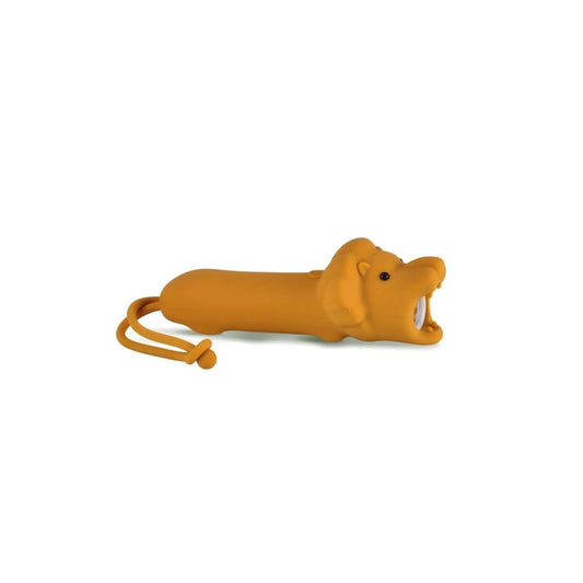 Linterna Little L LEÓN – Luz suave y compañera de aventuras 🌟

Edad recomendada: A partir de 3 años
Incluye: 1 linterna recargable con correa
Medidas aproximadas: Adaptada a manos pequeñas
Alimentación: Recargable vía USB-C (cable incluido)