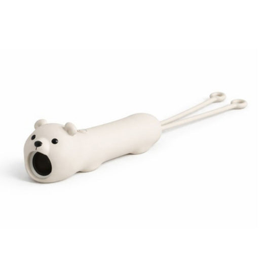 La linterna Little L es mucho más que una luz: es una compañera fiel para los momentos mágicos de la infancia. Su forma de animalito adorable y su tacto suave la convierten en un objeto querido, perfecto para acompañar cuentos, juegos secretos o calmar la noche.