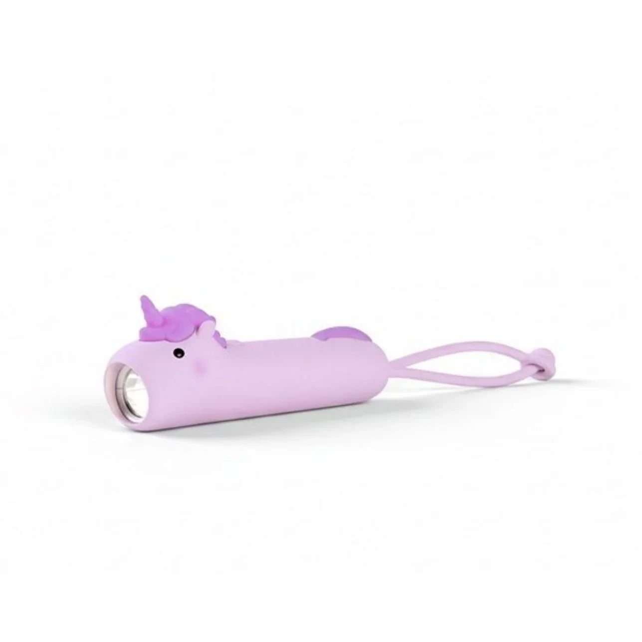 Edad recomendada: A partir de 3 años
Incluye: 1 linterna recargable con correa
Medidas aproximadas: Adaptada a manos pequeñas
Alimentación: Recargable vía USB-C (cable incluido)