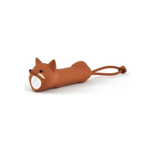 Linterna Little L ZORRO – Luz suave y compañera de aventuras 🌟

Edad recomendada: A partir de 3 años
Incluye: 1 linterna recargable con correa
Medidas aproximadas: Adaptada a manos pequeñas
Alimentación: Recargable vía USB-C (cable incluido)