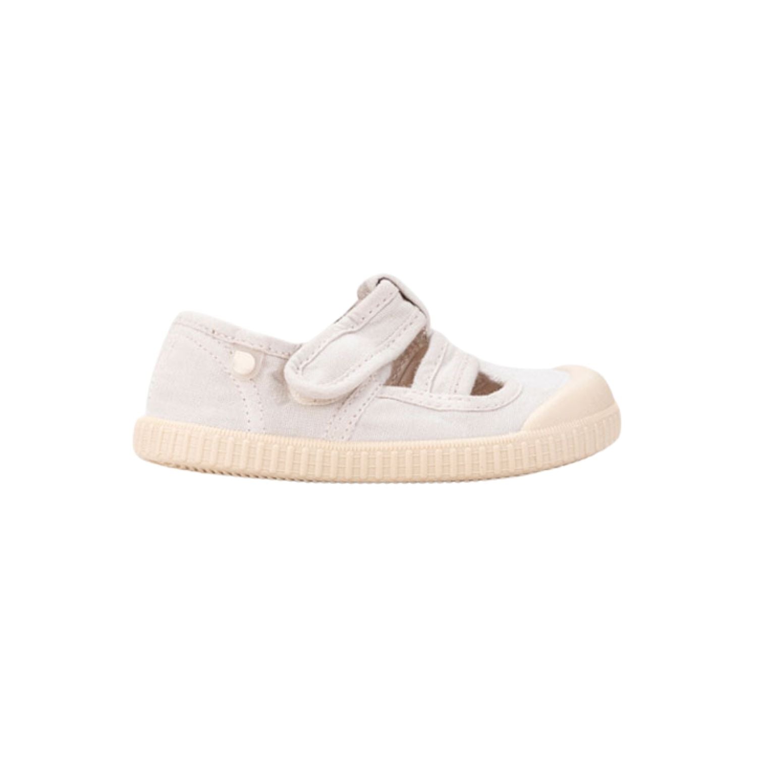 Lona Barefoot Berii BRF Sandalia HIELO – Comodidad y libertad para los pies más inquietos

LasLona Barefoot Berii BRF Sandalia HIELO&nbsp;son la opción perfecta para quienes buscan un calzado respetuoso con el desarrollo natural de los pies infantiles. Diseñadas con el concepto barefoot wide, estas zapatillas de lona ofrecen una puntera amplia, permitiendo que los deditos se muevan con total libertad.
