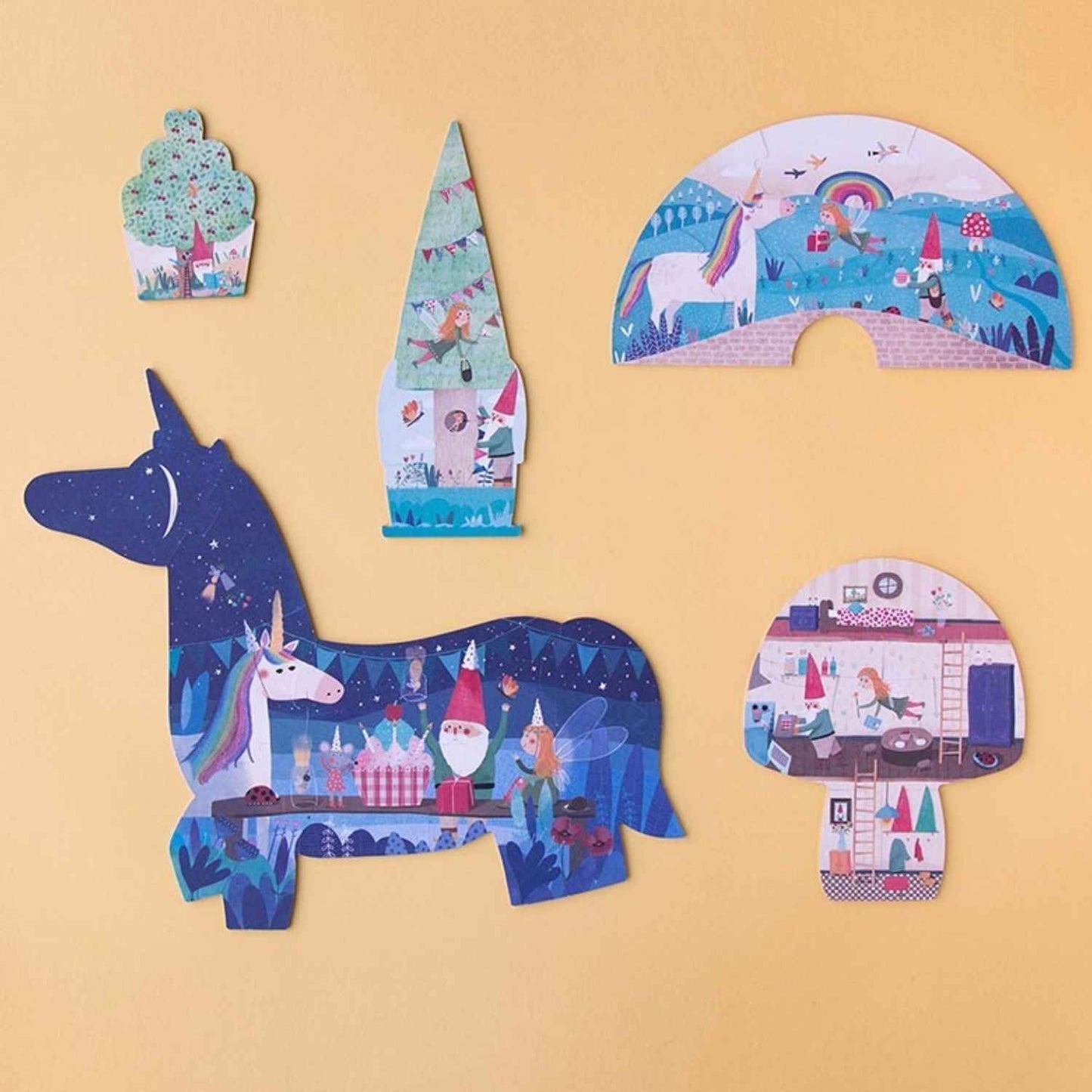  Puzzle Happy Birthday Unicorn de Londji! Este set de puzzles para niños pequeños es la herramienta ideal para introducir a los más curiosos en el mundo de los rompecabezas. A través de sus piezas de gran calidad, los niños acompañarán al unicornio y al duende en una aventura inolvidable.