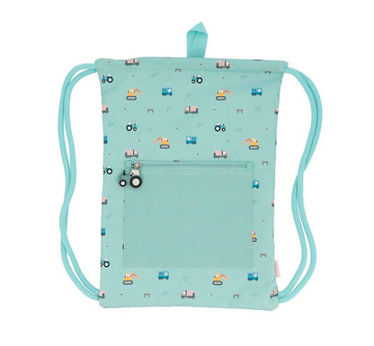 mochila saco impermeable Trucks personalizable!&nbsp;  La mochila saco impermeable de Tutete es ideal para que los peques lleven todo lo necesario a la escuela, deportes o actividades recreativas. Con espacio para el almuerzo, ropa de cambio y más, esta mochila protege contra la humedad y se seca rápidamente tutete