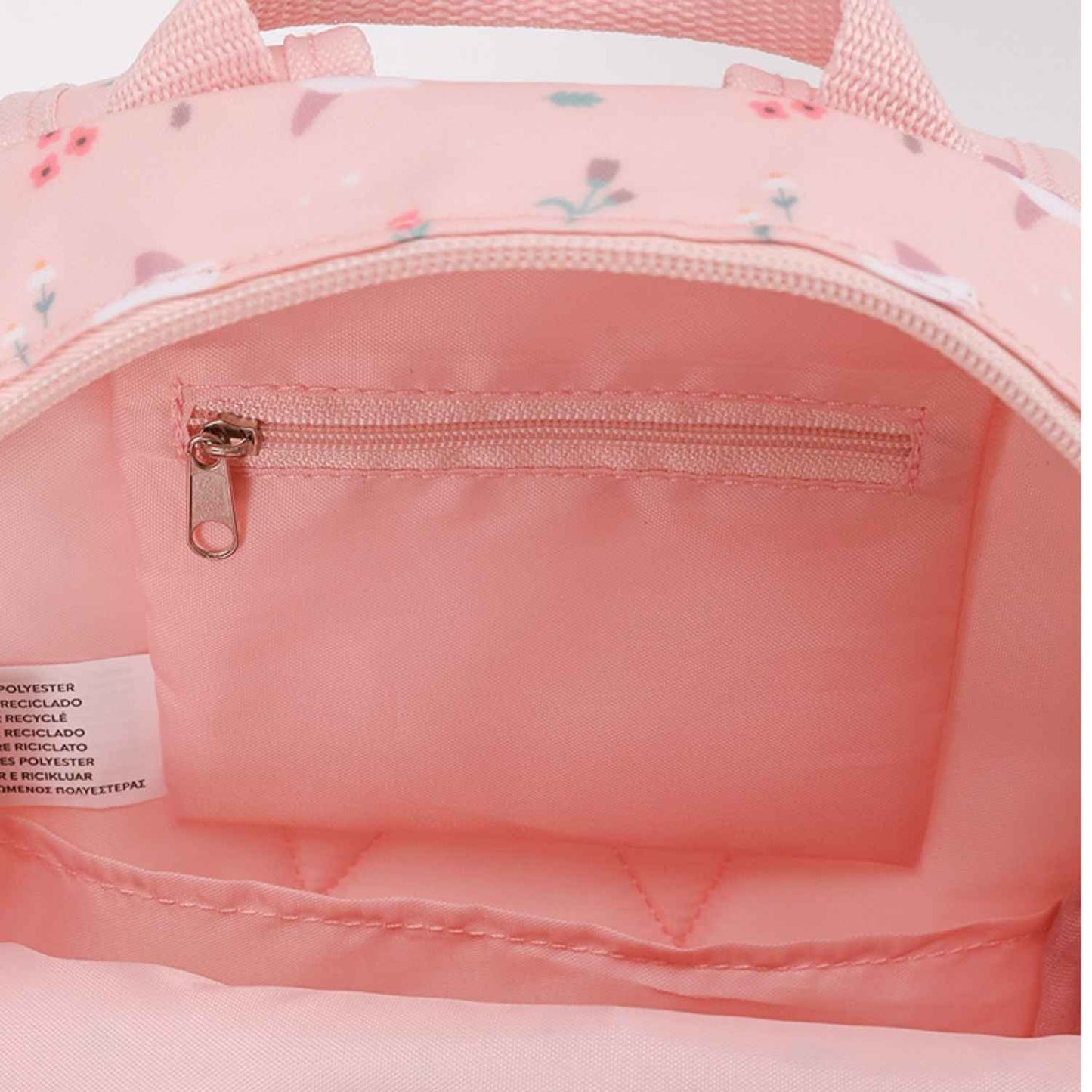 Consigue la mochila infantil Blossom Birds personalizable de Tutete en www.manodesantaoficial.es. Mochila impermeable y acolchada ideal para guardería y niños de hasta 5 años. ¡Personalízala con su nombre!