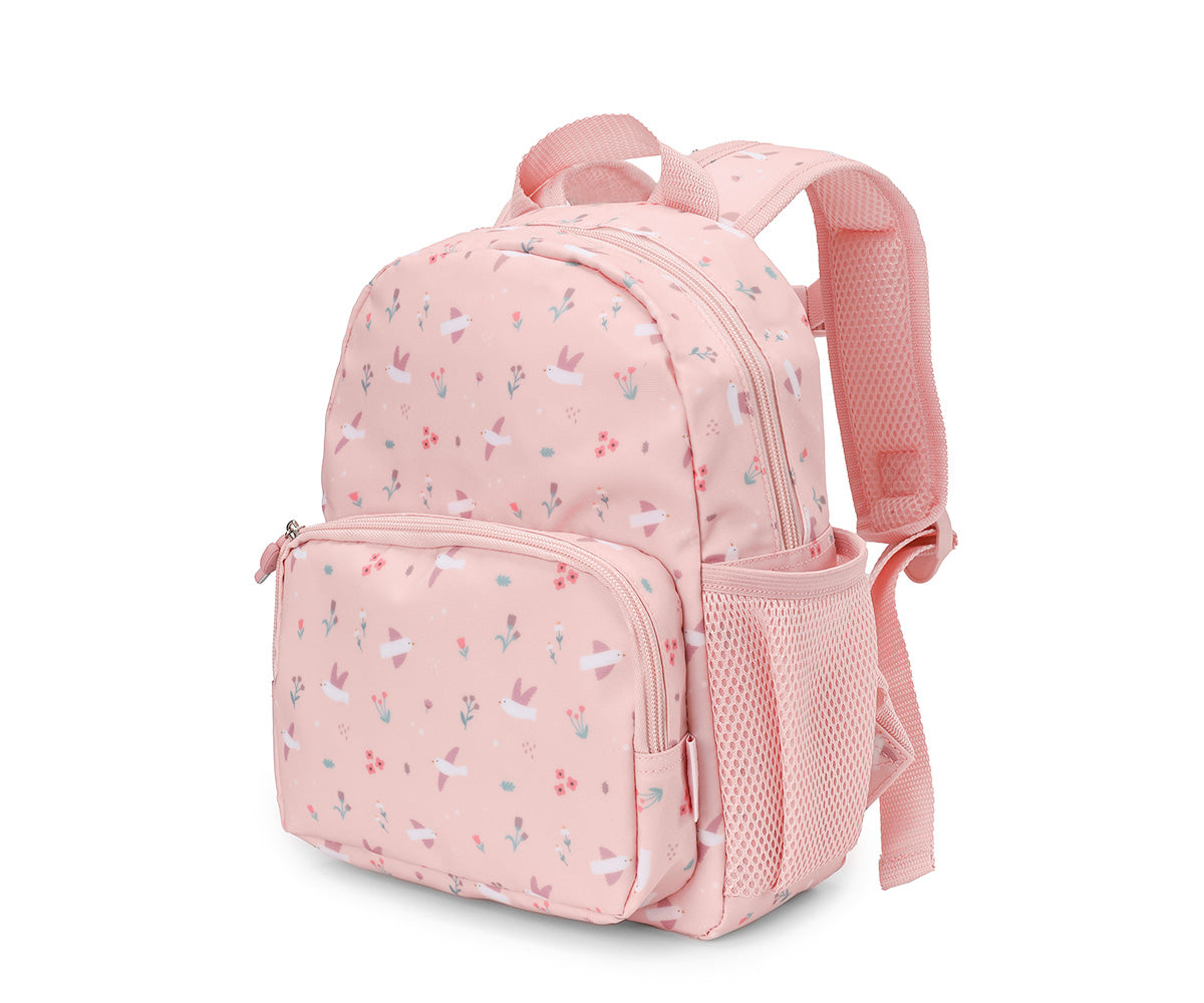 Consigue la mochila infantil Blossom Birds personalizable de Tutete en www.manodesantaoficial.es. Mochila impermeable y acolchada ideal para guardería y niños de hasta 5 años. ¡Personalízala con su nombre!