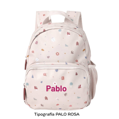 ¡La Mochila Infantil Geometric Nature Personalizable de tutete es perfecta para esos pequeños aventureros en su regreso a clases!&nbsp; esta mochila es un must-have para llevar a la escuela.&nbsp;

¿Por qué son ideales para tu peque? El tamaño pequeño es perfecto para llevar una muda y puede ser personalizado con su nombre. Además, cuenta con un bolsillo frontal para llevar cómodamente su juguete favorito. y uno lateral para poder llevar su botella de agua ¡Ideal para los más pequeños de la familia