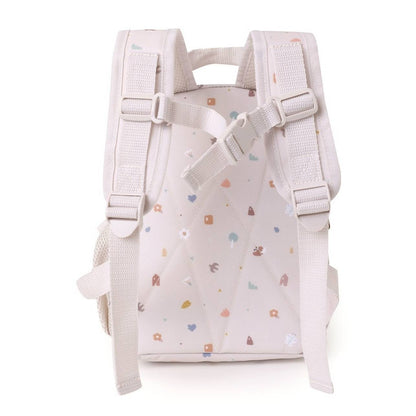 ¡La Mochila Infantil Geometric Nature Personalizable de tutete es perfecta para esos pequeños aventureros en su regreso a clases!&nbsp; esta mochila es un must-have para llevar a la escuela.&nbsp;

¿Por qué son ideales para tu peque? El tamaño pequeño es perfecto para llevar una muda y puede ser personalizado con su nombre. Además, cuenta con un bolsillo frontal para llevar cómodamente su juguete favorito. y uno lateral para poder llevar su botella de agua ¡Ideal para los más pequeños de la familia