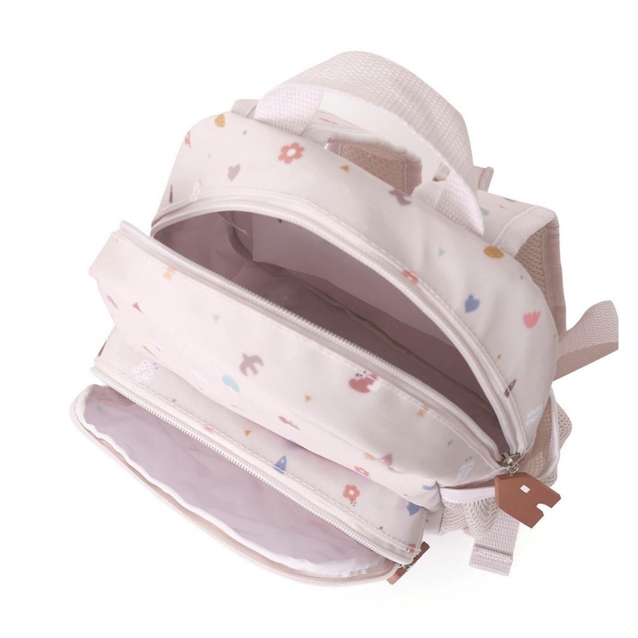 ¡La Mochila Infantil Geometric Nature Personalizable de tutete es perfecta para esos pequeños aventureros en su regreso a clases!&nbsp; esta mochila es un must-have para llevar a la escuela.&nbsp;

¿Por qué son ideales para tu peque? El tamaño pequeño es perfecto para llevar una muda y puede ser personalizado con su nombre. Además, cuenta con un bolsillo frontal para llevar cómodamente su juguete favorito. y uno lateral para poder llevar su botella de agua ¡Ideal para los más pequeños de la familia