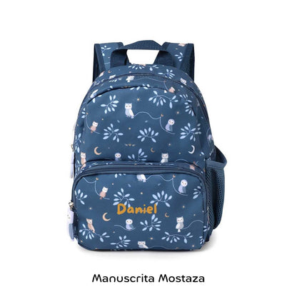 Magical Forest Personalizable de tutete es perfecta para esos pequeños aventureros en su regreso a clases!&nbsp; esta mochila es un must-have para llevar a la escuela.&nbsp;

¿Por qué son ideales para tu peque? El tamaño pequeño es perfecto para llevar una muda y puede ser personalizado con su nombre. Además, cuenta con un bolsillo frontal para llevar cómodamente su juguete favorito. y uno lateral para poder llevar su botella de agua ¡Ideal para los más pequeños de la familia