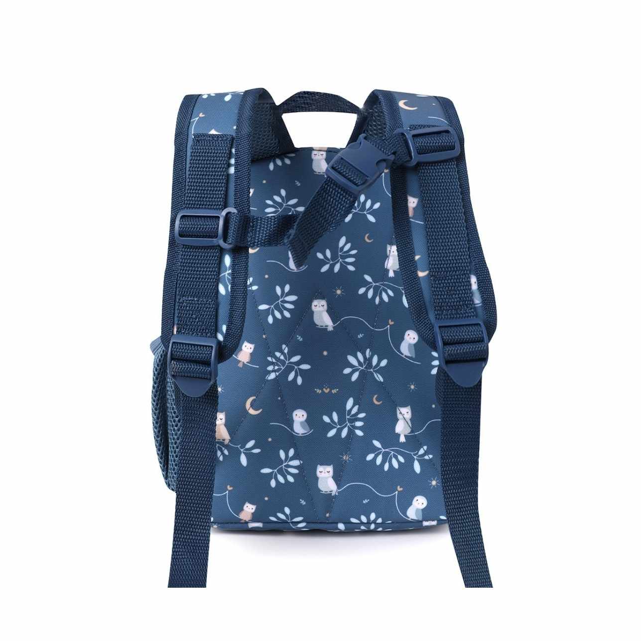 Magical Forest Personalizable de tutete es perfecta para esos pequeños aventureros en su regreso a clases!&nbsp; esta mochila es un must-have para llevar a la escuela.&nbsp;

¿Por qué son ideales para tu peque? El tamaño pequeño es perfecto para llevar una muda y puede ser personalizado con su nombre. Además, cuenta con un bolsillo frontal para llevar cómodamente su juguete favorito. y uno lateral para poder llevar su botella de agua ¡Ideal para los más pequeños de la familia