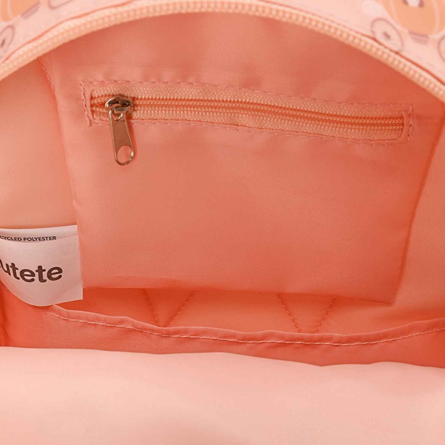 Consigue la mochila infantil Mouse Fairies (Cenicienta) personalizable de Tutete en www.manodesantaoficial.es. Mochila impermeable y acolchada ideal para guardería y niños de hasta 5 años. ¡Personalízala con su nombre!