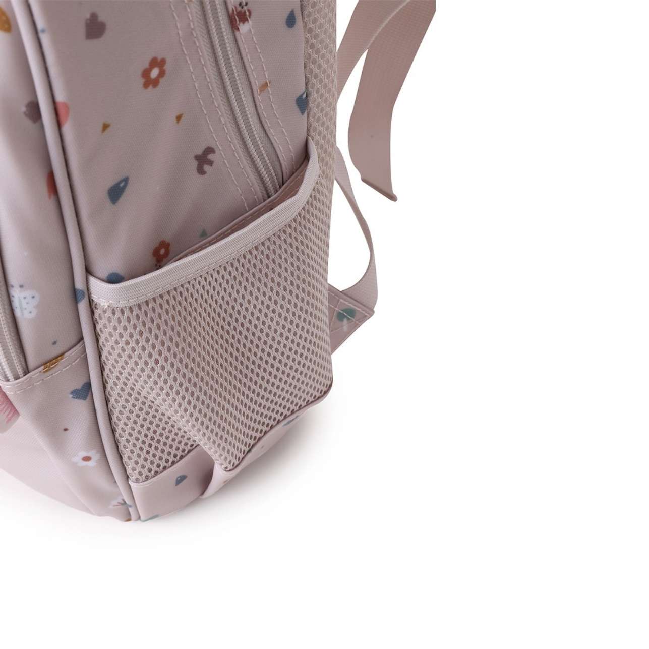 La Mochila Primaria Geometric Nature de Tutete está pensada para acompañar a los peques de 5 a 10 años en su día a día escolar, combinando funcionalidad, diseño y comodidad. Perfecta para la primaria o los últimos cursos de infantil, ofrece espacio extra para todo lo que necesitan sin sacrificar ligereza.