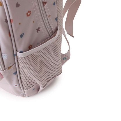 La Mochila Primaria Geometric Nature de Tutete está pensada para acompañar a los peques de 5 a 10 años en su día a día escolar, combinando funcionalidad, diseño y comodidad. Perfecta para la primaria o los últimos cursos de infantil, ofrece espacio extra para todo lo que necesitan sin sacrificar ligereza.