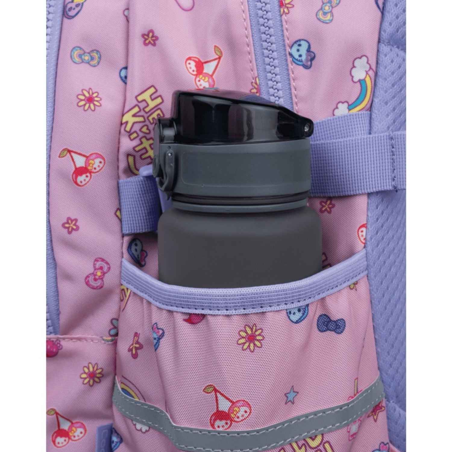 mochila escolar Hello Kitty de CoolPack! La combinación perfecta entre un diseño cute y una funcionalidad total para el colegio o el instituto. Pensada para garantizar la máxima comodidad diaria, incorpora espalda reforzada, tirantes acolchados y correa pectoral ajustable que reparte la carga a la perfección. Cuenta con un compartimento especial para dispositivos electrónicos, bolsillos frontales para el estuche y la merienda, y bolsillo lateral de red para la botella de agua.