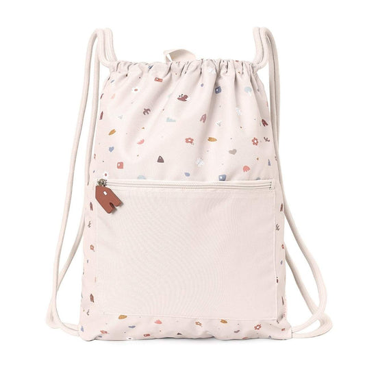  Mochila Saco Impermeable Personalizable – Colección Geometric Nature de Tutete&nbsp;

¡Que no se le olvide nada y que lo lleve todo con estilo! La Mochila Saco Impermeable de Tutete, con diseño exclusivo de Geometric Naturees el accesorio imprescindible para acompañar a los peques en sus días más movidos: piscina, deporte, excursiones o cualquier aventura escolar.

Su interior impermeable protege la ropa, toalla o material del agua y la humedad, mientras que su tejido exterior de secado rápido, hecho de pl