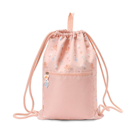 Mochila Saco Impermeable Mouse Fairies de Tutete. Esta mochila de cuerda infantil es perfecta a partir de los 6 años gracias a su ligereza, gran capacidad y resistencia. Cuenta con un práctico bolsillo exterior con cremallera y un divertido tirador decorativo de silicona para guardar los accesorios más pequeños.