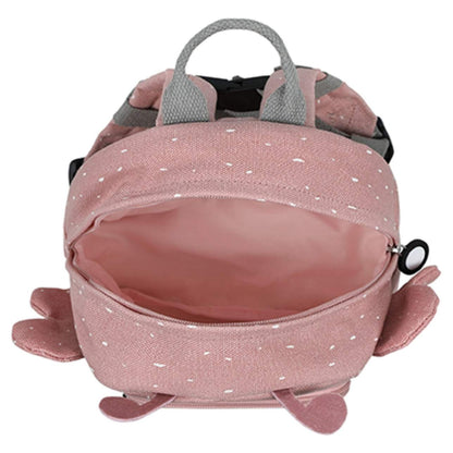 La Mochila Mariposa es mucho más que un accesorio escolar: es el amigo inseparable de tu peque para la guardería, el parque o cualquier pequeña gran aventura. Diseñada pensando en la comodidad, autonomía y seguridad de los más pequeños, es ideal para niños a partir de 0-3 años, etapa de escuelita infantil.

Con su divertido diseño de mariposa y tamaño adaptado a manos pequeñas, esta mochila combina funcionalidad con mucha personalidad. Dispone de un amplio compartimento principal y un bolsillo delantero ind