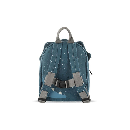 La Mochila Triceratops es mucho más que un accesorio escolar: es el amigo inseparable de tu peque para la guardería, el parque o cualquier pequeña gran aventura. Diseñada pensando en la comodidad, autonomía y seguridad de los más pequeños, es ideal para niños a partir de 0-3 años, etapa de escuelita infantil.

Con su divertido diseño de Triceratops y tamaño adaptado a manos pequeñas, esta mochila combina funcionalidad con mucha personalidad. Dispone de un amplio compartimento principal y un bolsillo delante