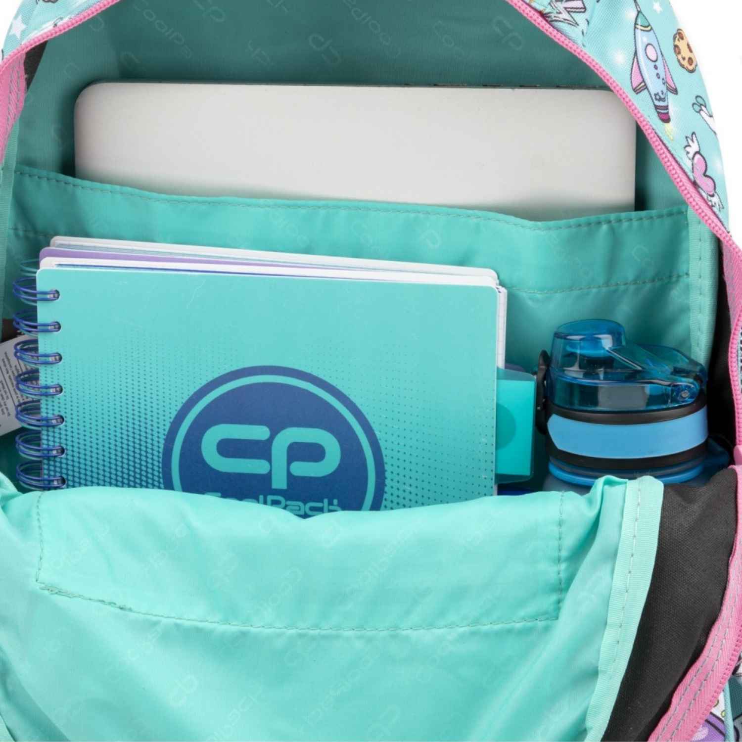 Comprar mochila escolar PRIME pastel Spce CoolPack en www.manodesantaoficial.es. Ultraligera, repelente al agua, 21L y con bolsa térmica. ¡Envío rápido!