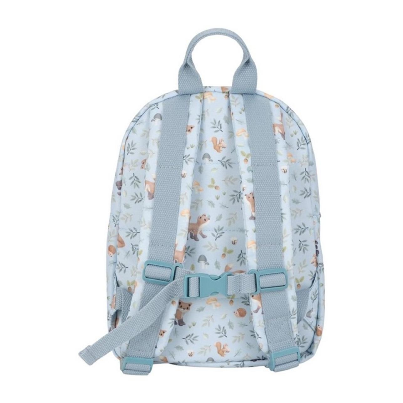 La mochila Forest friends de Little Dutch es justo lo que necesitas para acompañar a tu peque en sus primeros años de escuelita. 🐣 Ligera, compacta y con un diseño adorable lleno de gaviotas, ¡te va a enamorar desde el primer vistazo!

Fabricada con materiales reciclados de 10 botellas PET, combina estilo, sostenibilidad y funcionalidad. Es perfecta para el primer ciclo de infantil (1 a 5 años) y tiene capacidad suficiente para llevar la fiambrera, la botella y la muda de ropa sin complicacion