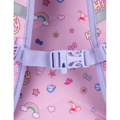  mochila infantil Toby Hello Kitty Pastel Pink de CoolPack! Especialmente diseñada para la etapa de infantil y guardería, esta mochila escolar de tamaño compacto ofrece el equilibrio perfecto entre ligereza, resistencia y un encantador diseño. Cuenta con una espalda ergonómica en goma EVA que cuida la postura del niño, tirantes ajustables y múltiples compartimentos para organizar la merienda, juguetes o la muda de cambio