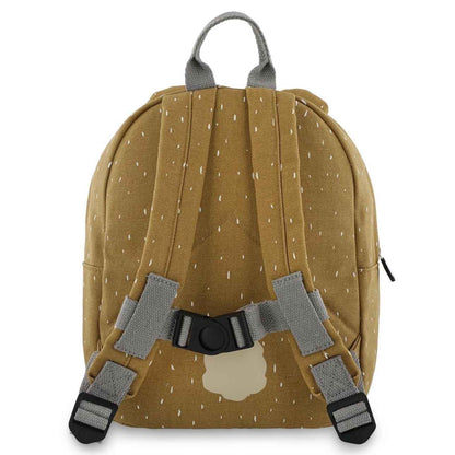 La mochila infantil oso Trixie está diseñada pensando en la comodidad, la autonomía y el estilo de los más pequeños. Ideal para la etapa de infantil o preescolar, cuenta con tirantes acolchados y ajustables, además de una correa en el pecho que mantiene la mochila en su sitio sin que se resbale.