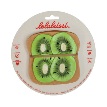 Mordedor en forma de Tostada con kiwi. Diseñado especialmente para las manos más pequeñas, es un accesorio ligero, blando y muy fácil de agarrar. Al no tener agujeros, se convierte en un juguete todoterreno súper seguro que tu bebé podrá usar también en la bañera, como elemento sensorial o para decorar su habitación. Encuentra los mordedores más divertidos y seguros en nuestra tienda online www.manodesantaoficial.es.