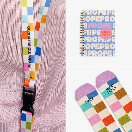 Pack de regalo para profesores: incluye calcetines, libreta de espiral y lanyard con el mensaje "Profe, gracias por hacerme sentir capaz". ¡El detalle más dulce y útil en www.manodesantaoficial.es!