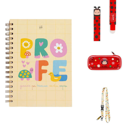Pack de papelería para profesores con libreta y lanyard "Profe, gracias por hacerme sentir capaz", más estuche y boli borrable Ladybug de Legami. ¡El regalo perfecto en www.manodesantaoficial.es!