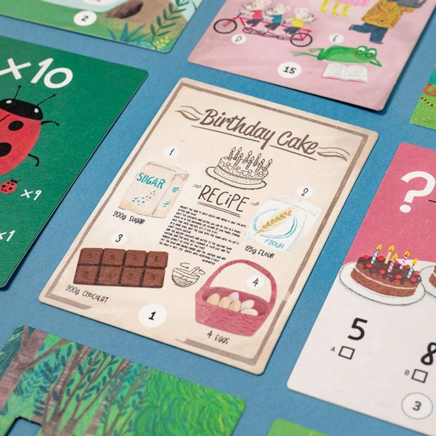 Doble Diversión: Combina el montaje de un puzzle de 100 piezas con un emocionante juego de pistas y deducción.

Desarrollo Cognitivo: Estimula la lógica, la observación detallada y la resolución de problemas en niños y niñas.

Calidad y Sostenibilidad: Ilustraciones de alta calidad sobre materiales reciclados (FSC), fabricado íntegramente en Barcelona.