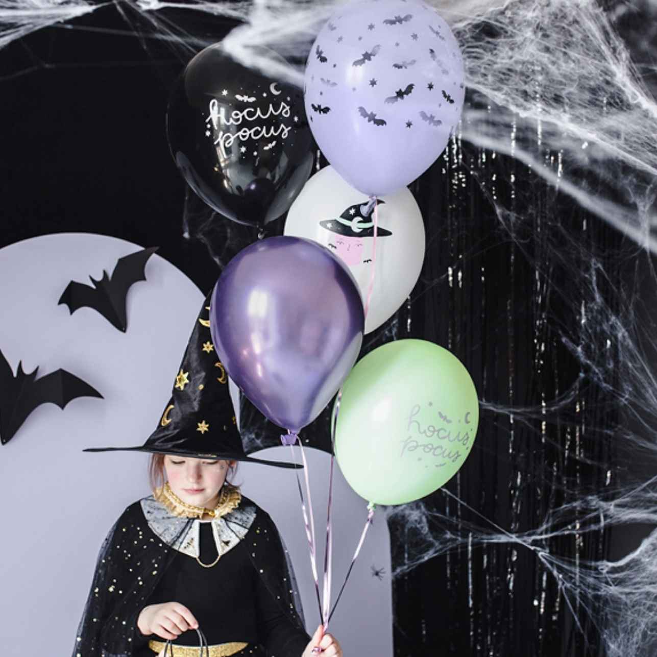 🎈 Globos resistentes Hocus Pocus – Pack de 6 unidades
Incluye: 6 globos (1 negro con estampado, 2 blancos con estampado, 1 violeta con estampado, 1 violeta brillante)
Tamaño: Diámetro aproximado de 30 cm