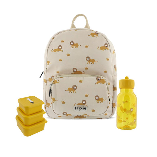 El&nbsp;Pack LEONES de Trixie&nbsp;reúne en un solo clic los tres básicos más buscados por las familias con peques de infantil (de 2 a 6 años):&nbsp;mochila, botellas Tritán y set de 3 cajas de almuerzo. Todo con el inconfundible diseño LEONES de Trixie y una calidad excepcional.

La&nbsp;mochila infantil&nbsp;está fabricada con materiales reciclados y pensada para el uso diario. Es ligera, resistente y cómoda, con&nbsp;tirantes ajustables, clip al pecho y bolsillos funcionales. Ideal para llevar la muda, l