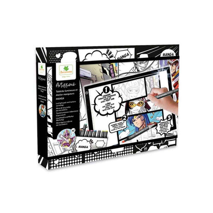 Pizarra de Luz LED y Marcadores Manga XXL – Djeco ✨
Edad recomendada: A partir de 10 años
Dimensiones: 36 x 26 x 5 cm
Incluye:
✔ 1 tableta luminosa formato A4 con brillo ajustable
✔ 12 hojas de diseño impresas
✔ 20 hojas de diseño en blanco
✔ 10 marcadores de alcohol de doble punta