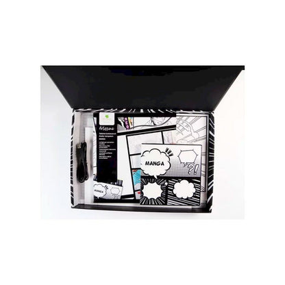 Pizarra de Luz LED y Marcadores Manga XXL – Djeco ✨
Edad recomendada: A partir de 10 años
Dimensiones: 36 x 26 x 5 cm
Incluye:
✔ 1 tableta luminosa formato A4 con brillo ajustable
✔ 12 hojas de diseño impresas
✔ 20 hojas de diseño en blanco
✔ 10 marcadores de alcohol de doble punta