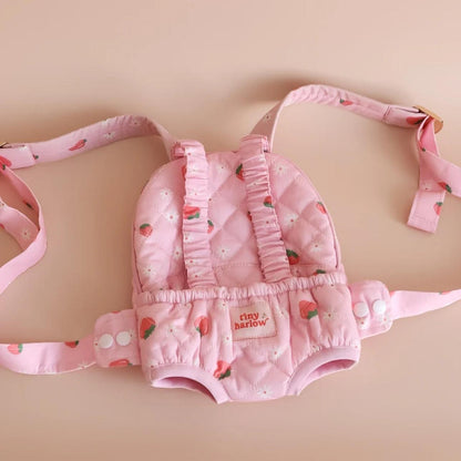 Portabebés para muñecos/as – Strawberry Picnic 🍓
Edad recomendada: A partir de 3 años
Incluye: 1 portabebés ajustable
Compatible con: Muñecos/as de 32 a 40 cm