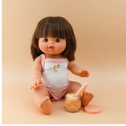 Set Tiny Tummies Banana Custard :Tarrito + Cucharita mágica 🍌
Edad recomendada: A partir de 3 años
Incluye: 1 tarrito de comida + 1 cucharita mágica
Dimensiones del paquete: 10,5 x 14,5 cm
Peso: 100 g