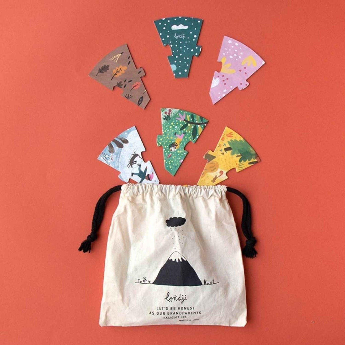  Puzzle de las 4 Estaciones Londji: Descubre el Ciclo de la Naturaleza

Puzzle Evolutivo en Capas que permite montar 4 rompecabezas de 10 piezas uno sobre otro.

Materiales Sostenibles de alta calidad: madera de abedul, papel FSC y cartón reciclado.

Aprendizaje sobre el Entorno ayudando a los niños a entender los cambios naturales de cada estación. 