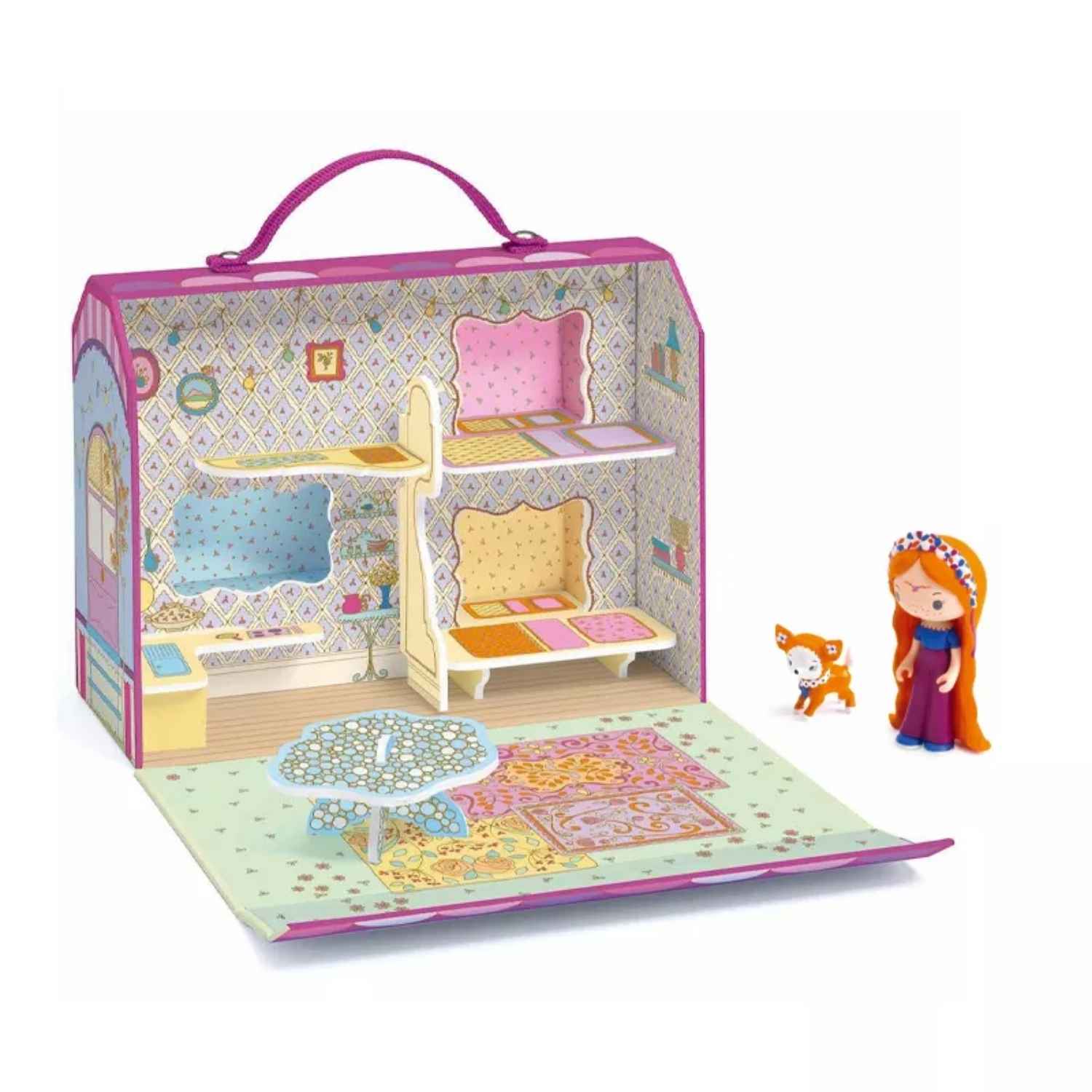 Descubre la Casita de Bluchka & Indie de Tinyly. Una caravana maletín portátil con dormitorio y cocina. Incluye figura articulada y mascota. ¡Ideal para juego creativo!

La casa de Bluchka y su adorable perrito Indie es una encantadora caravana con suaves ilustraciones. Al abrirla, puedes descubrir una decoración de casa de muñecas: un dormitorio, una cocina y una mesa de comedor. ¡Una vida bohemia! ¡Descubre el mundo coleccionable de las Tinyly! Figuritas llenas de magia, siempre acompañadas de un pequeño 