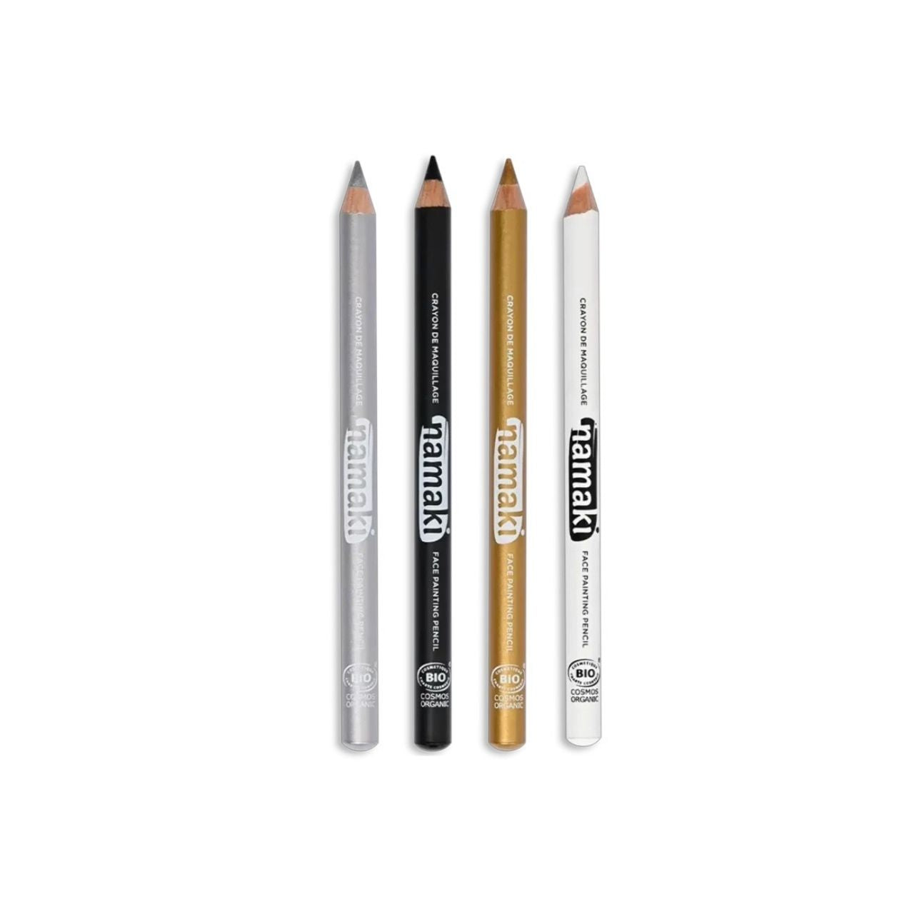 Contenido: 4 Lápices Finos Maquillaje Namaki Oro-Plata-Negro-Blanco

Este pack de lápices de maquillaje natural de Namaki es ideal para que los más pequeños decoren su piel en fiestas, juegos de rol o momentos de pura imaginación. Su fórmula ecológica y suave cuida la piel infantil al mismo tiempo que invita al juego libre y creativo.