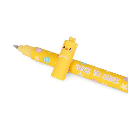 Este adorable set de bolígrafos borrables de edición especial Pascua es la combinación perfecta entre funcionalidad y ternura. Decorados con conejitos y polluelos irresistibles, son el regalo ideal para sorprender en primavera o como detallito en bolsitas de cumpleaños, cestas educativas o como capricho para fomentar la escritura creativa en los más peques.